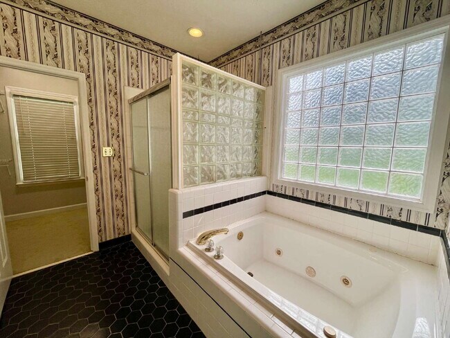 Building Photo - Spacious 3-Bedroom Nest with 2.5 Baths And Bonus Room in Linden