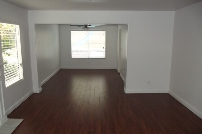 Building Photo - Swimming pool and spa