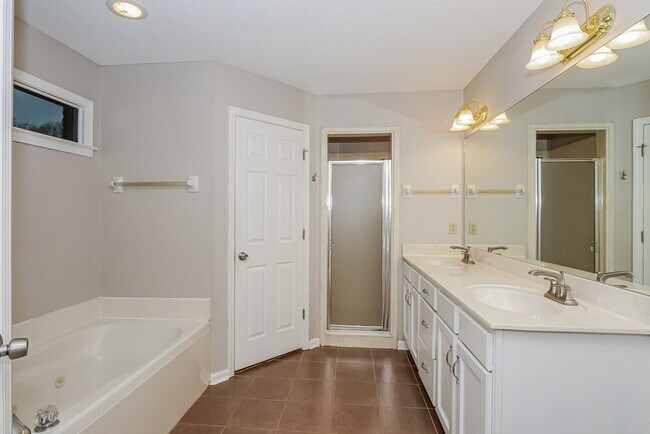 Building Photo - 11059 Bonnie Creek Cove