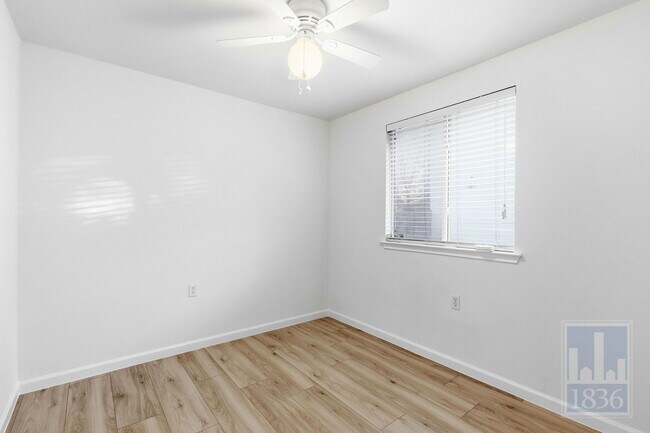 Building Photo - 606 Colonial Park Blvd