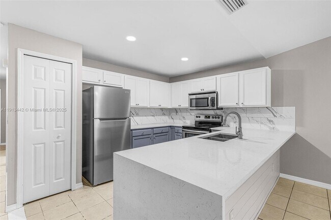 Building Photo - 2412 Millie Ave S