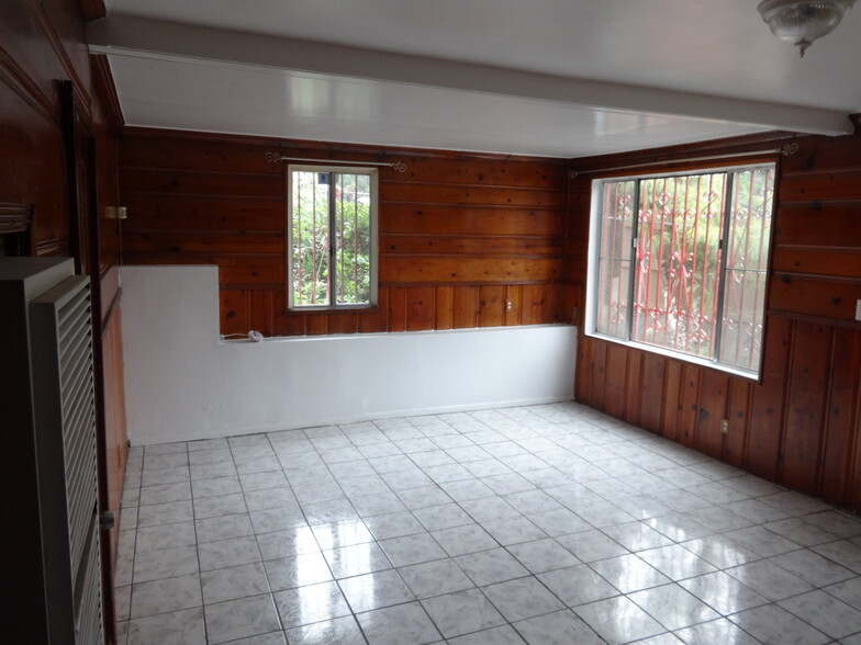 Living room - 1972 Avalon St