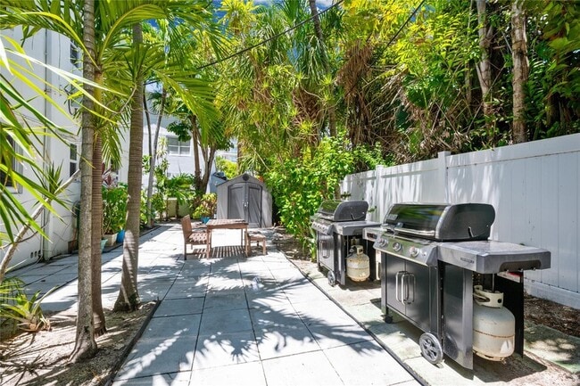 Building Photo - 3015 Seville St