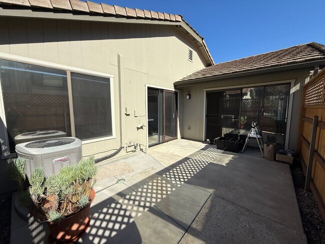 Building Photo - Remodeled 2-Bedroom Townhome in Tierrasant...
