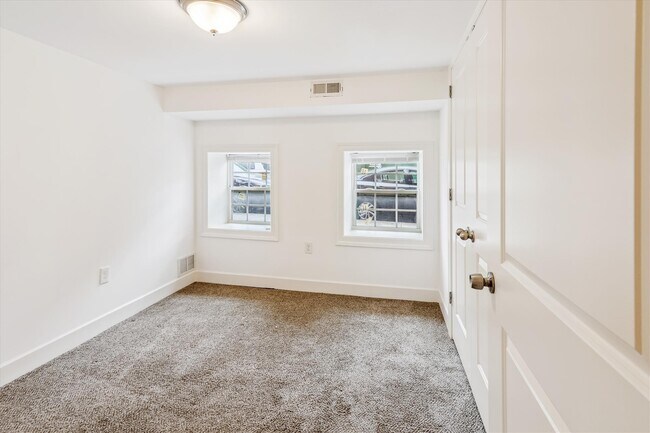 Building Photo - 345 E 28th St