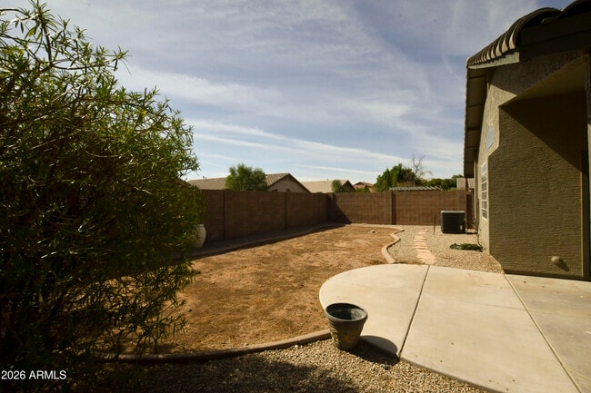 Building Photo - 10221 W Daley Ln