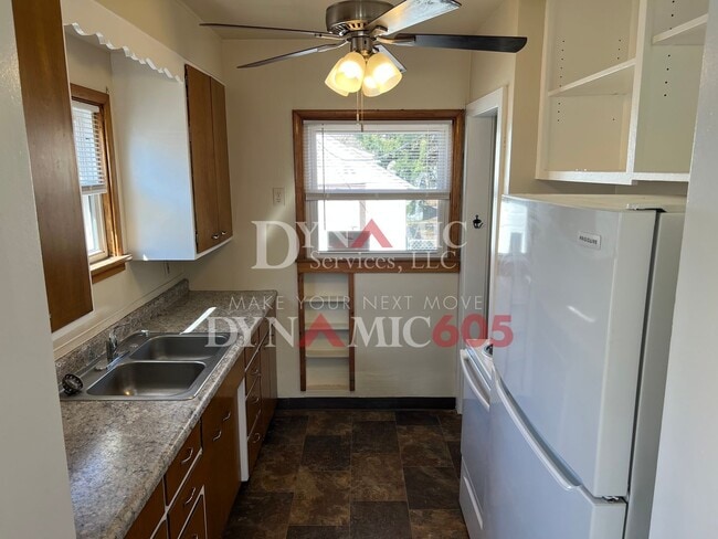 Building Photo - 4+ Bedroom, 2 Bath House with Garage and Fenced Backyard