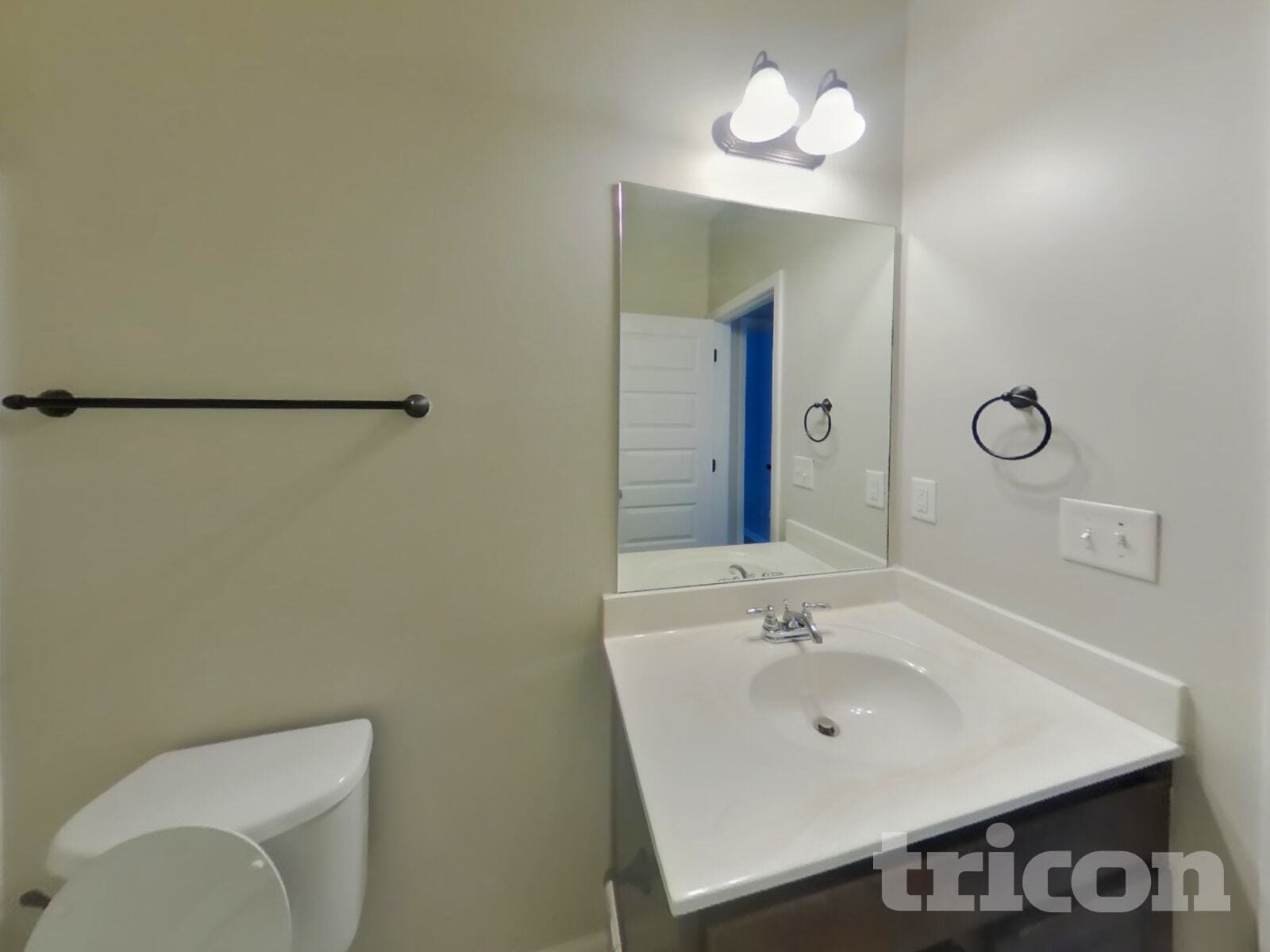 Building Photo - 744 Effendi Pl