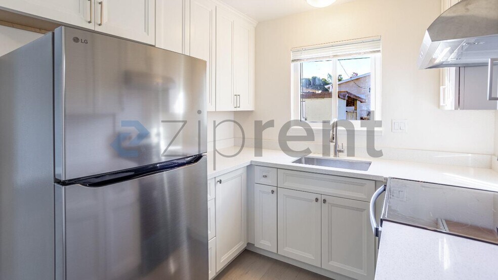 Building Photo - Unit A