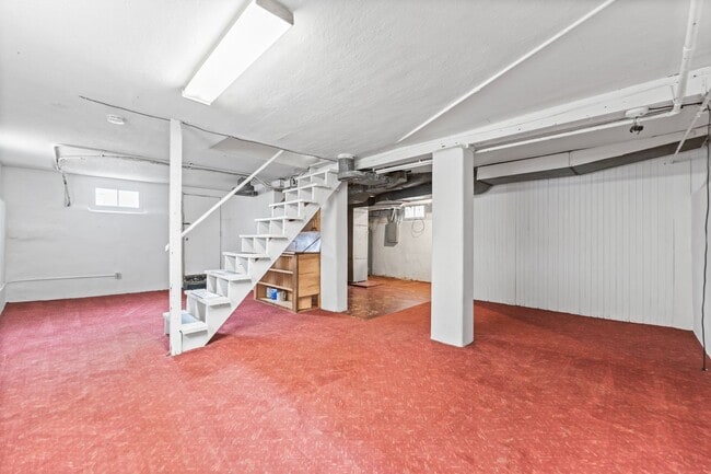 Building Photo - Spacious 1 Bed 1 Bath House off of Eastern Parkway