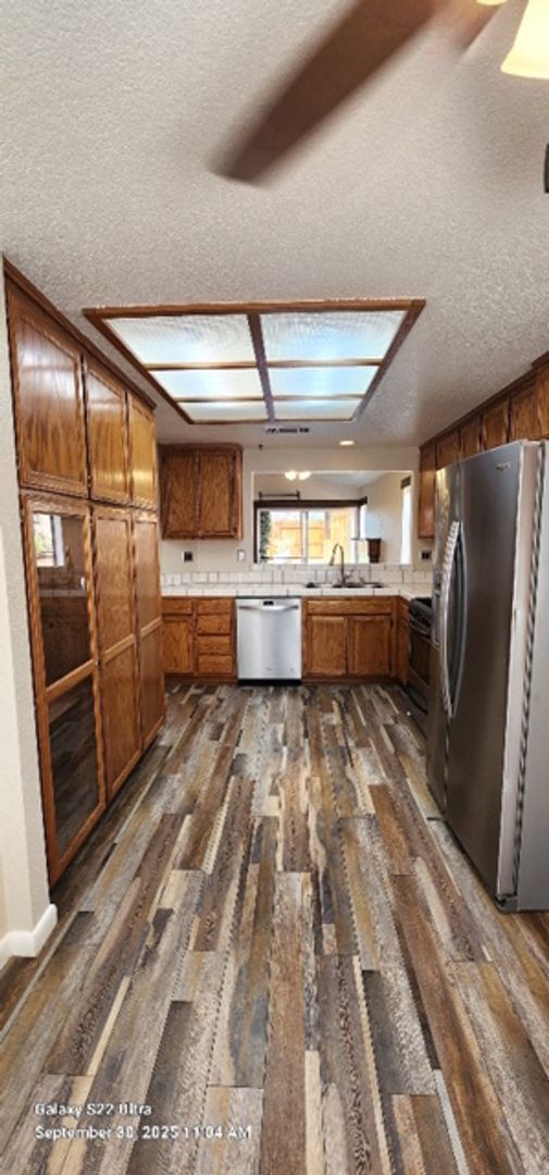 Building Photo - Beautiful & Unique 3 Bed 2 Bath Home w/Cus...