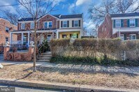 Building Photo - 4011 Blaine St NE