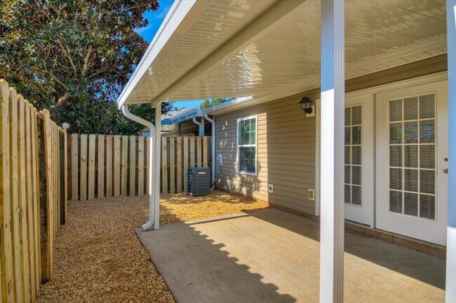 Building Photo - 608 Mickelson Way