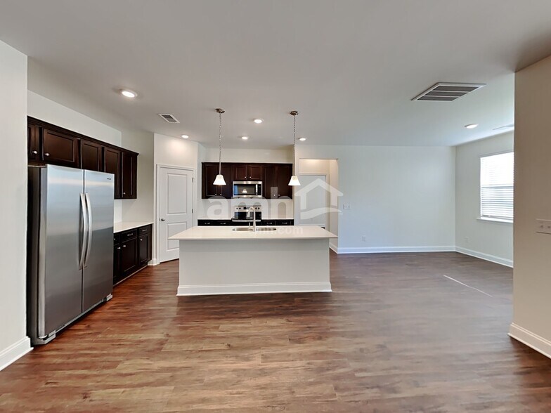 Building Photo - 606 Rivermist Dr