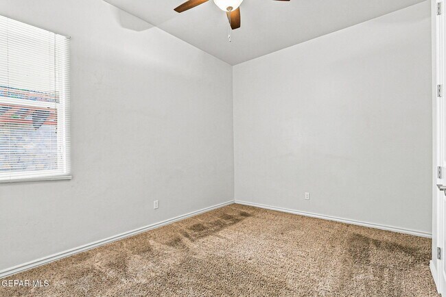 Building Photo - 3203 Red Orchard Dr