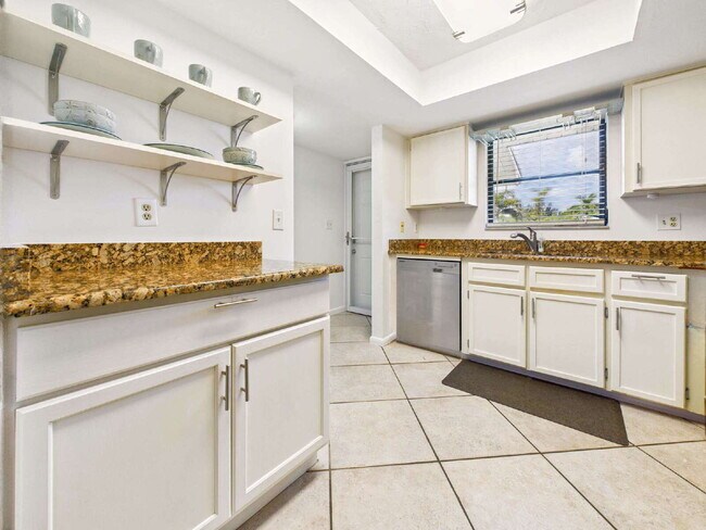Building Photo - Furnished 2BR/2BA Pine Haven Condo with Pr...