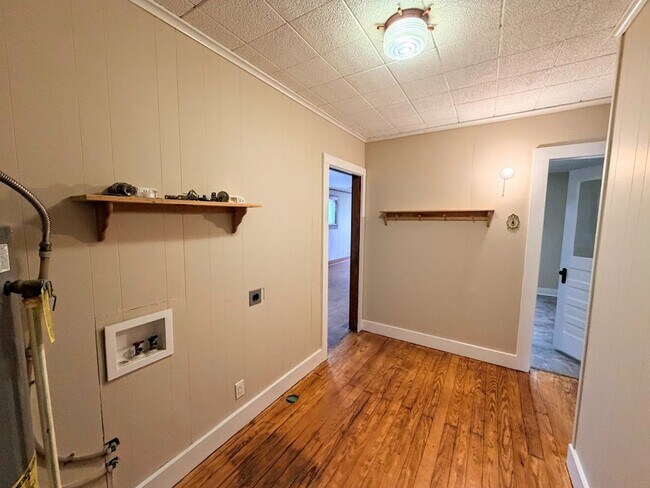 Building Photo - Spacious 4BR Downtown Lake Charles Home - Full of Character