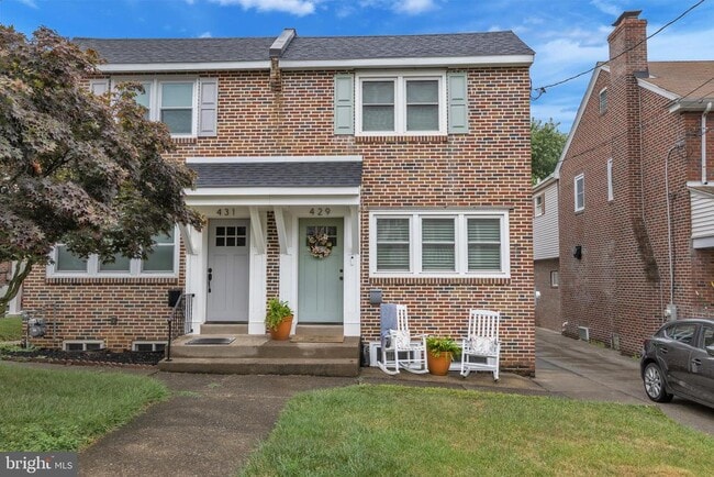 Primary Photo - 429 Hurst St