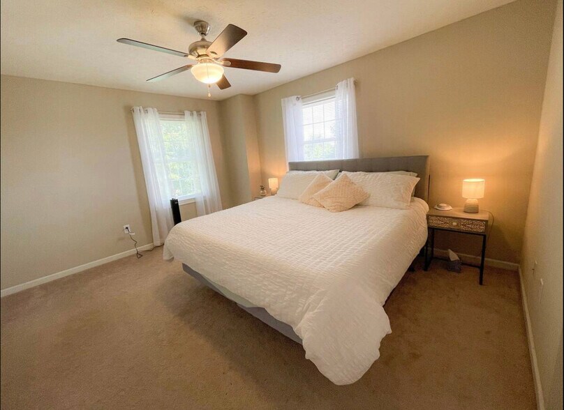 Building Photo - 1698 W Sunstone Dr