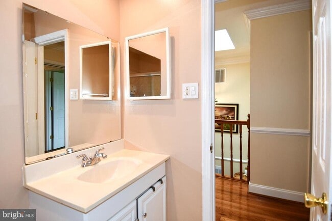 Building Photo - 9401 Hickory View Pl