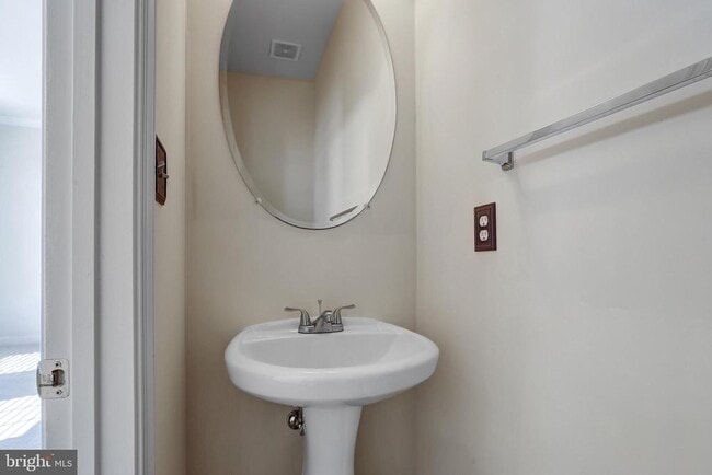 Building Photo - 618 Berwick Ct