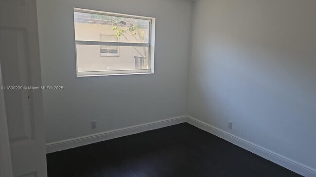 Building Photo - 5300 NW 18th Ct