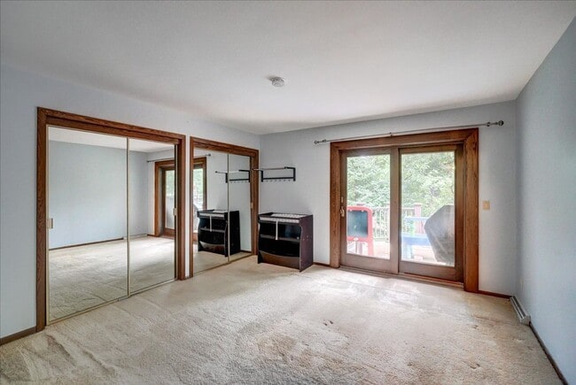 Building Photo - Parkwood Hills – Spacious 4 Bedroom, 3 Bat...