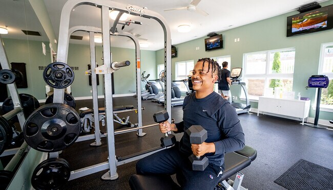 Building Photo - 2402 Clubhouse Ct