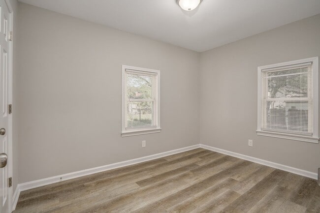 Building Photo - 2 Bedroom House - Coming Soon!