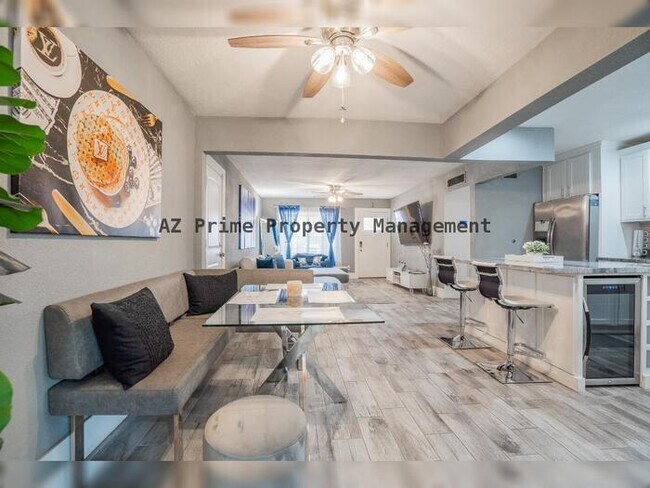 Building Photo - 1942 W Indianola Ave