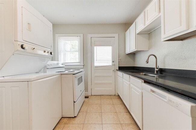 Building Photo - 2833 NW 22nd St