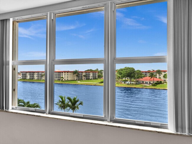 Building Photo - 1150 Hillsboro Mile