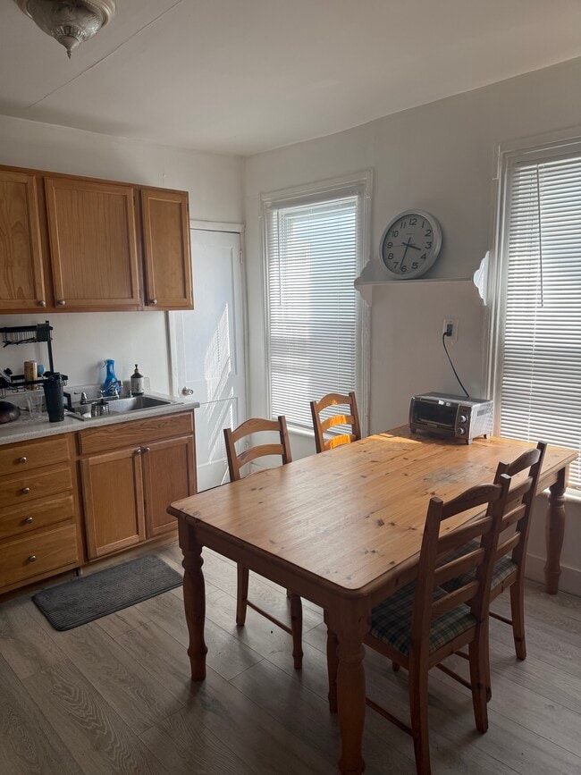 Primary Photo - 44 Lee Ave