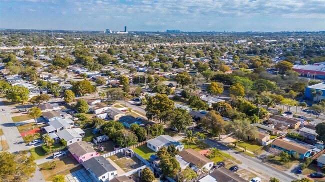 Building Photo - 1130 N 70th Ave