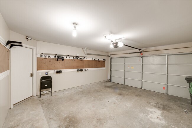 Building Photo - 807 Robin St