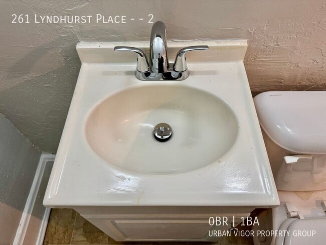 Building Photo - 261 Lyndhurst Pl