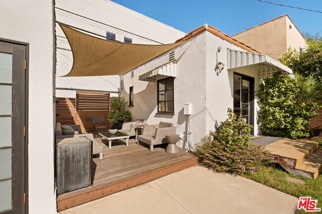 Building Photo - 813 N Orange Grove Ave