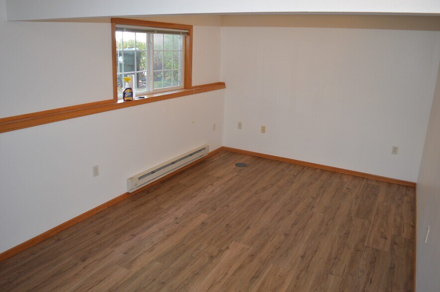 Building Photo - 1709 Carns Dr