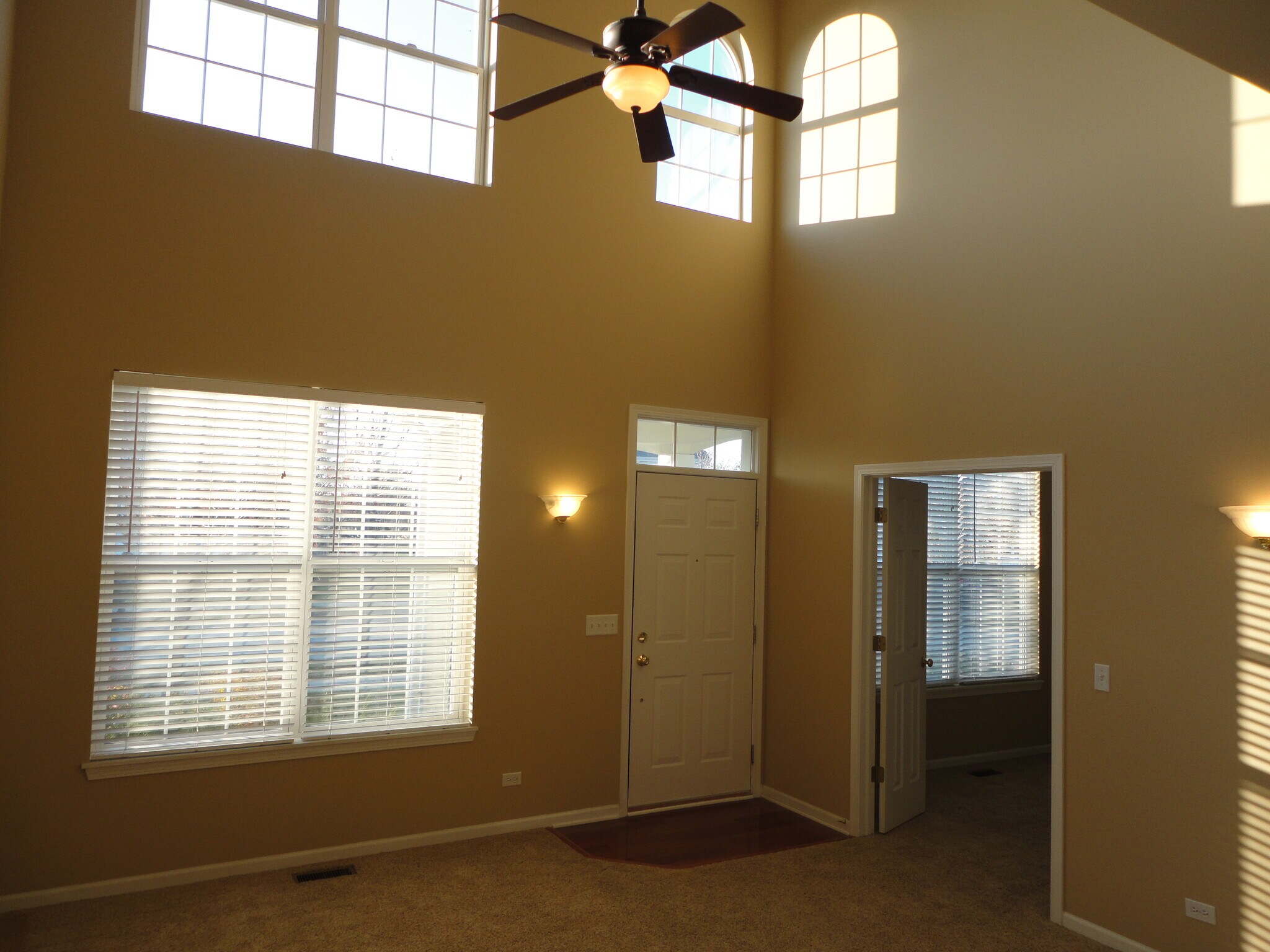 Building Photo - 1825 Bluestem Cir