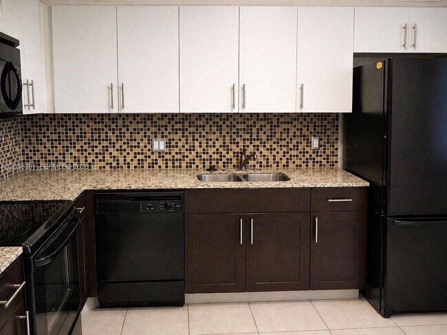 Building Photo - 405 Lakeview Dr