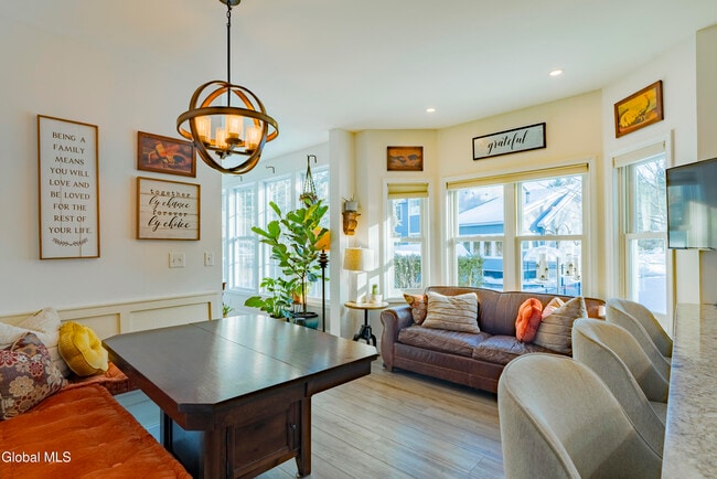 Building Photo - 2 Horizon Dr