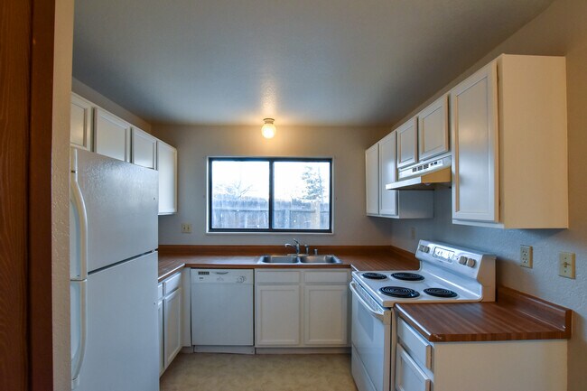 Building Photo - 3355 Mirage Dr