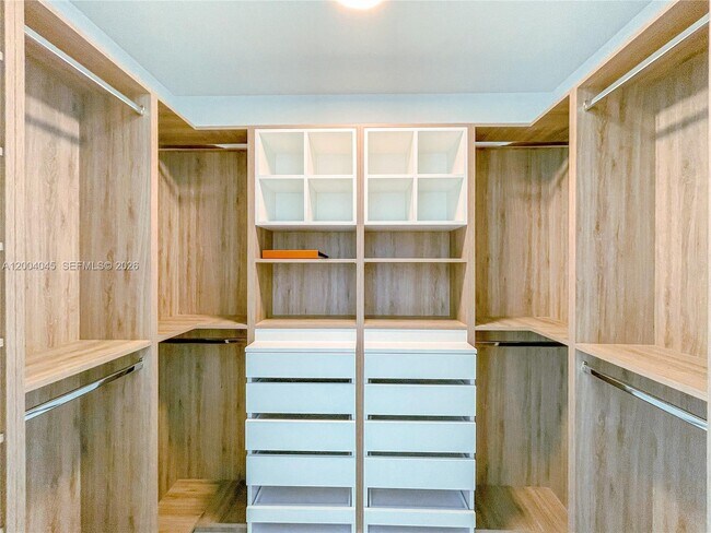 Building Photo - 15701 Collins Ave