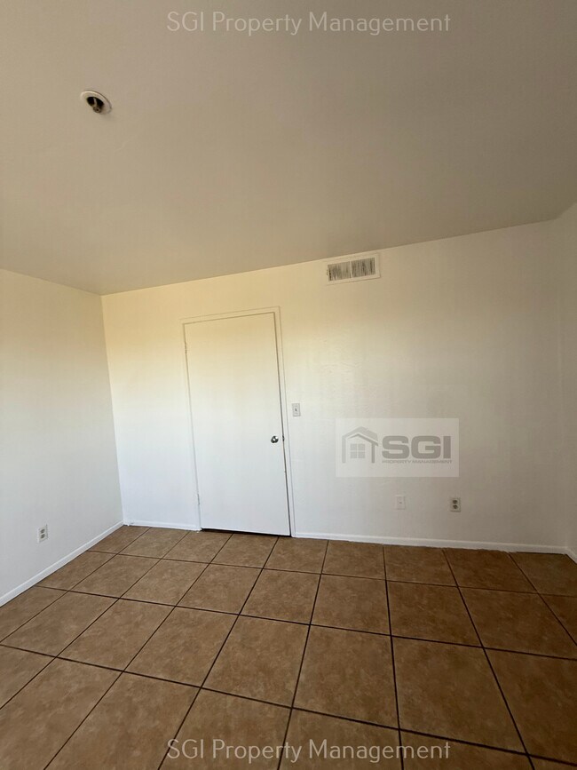 Building Photo - 12123 W Bell Rd