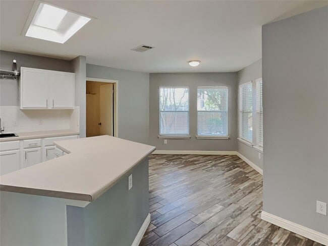 Building Photo - 904 Swallow Ridge Cove