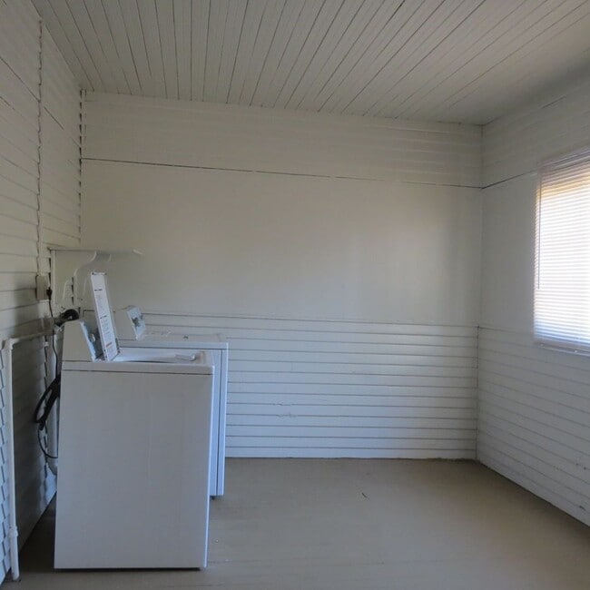 Building Photo - Ranch Style Home