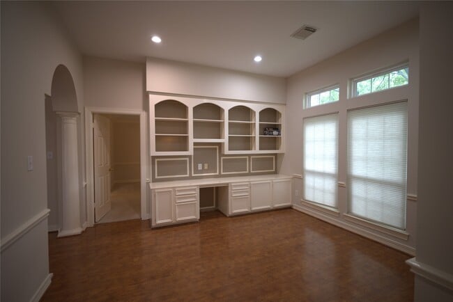 Building Photo - 1839 Lakewinds Dr