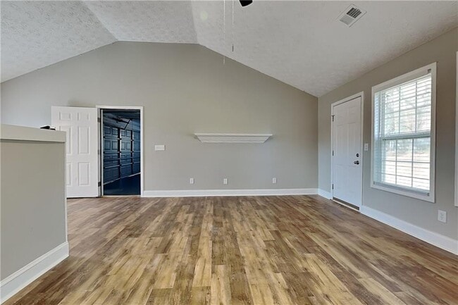 Building Photo - 204 Cambridge Dr