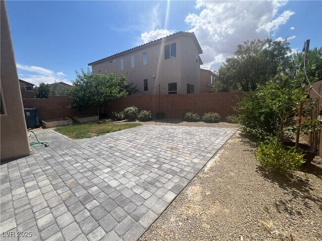 Building Photo - 909 Earth Luster Rd