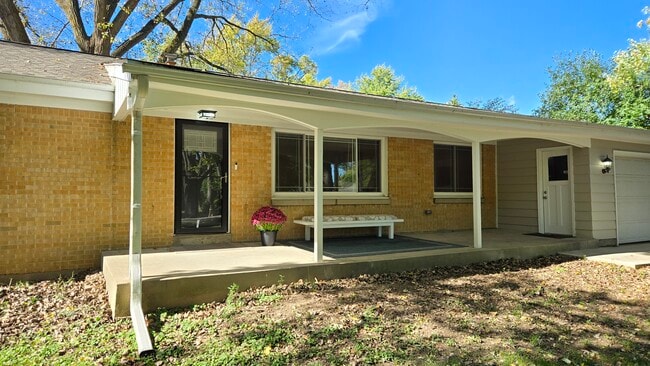 Building Photo - 675 Verdant Dr
